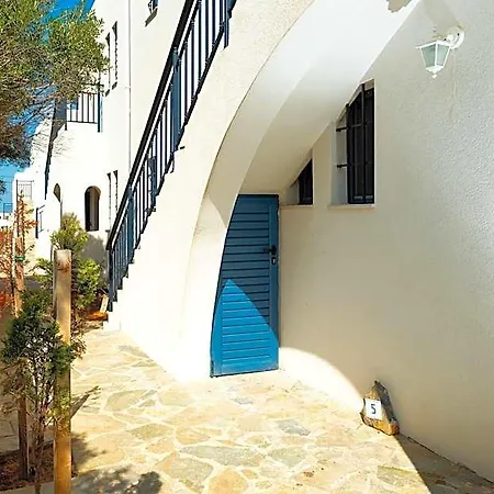 Okirroi And Apts 3* خيرسونِسوس