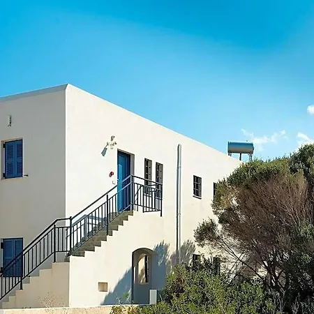 فندق Okirroi And Apts 3*