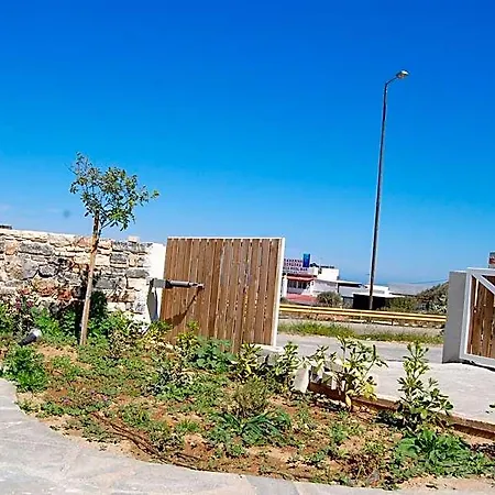Okirroi And Apts Hotel