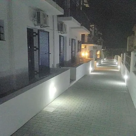 Okirroi And Apts Hotel Hersonissos (Crete)